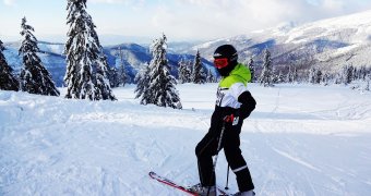 V lyžařských školách naučí lyžovat děti i ty dříve narozené